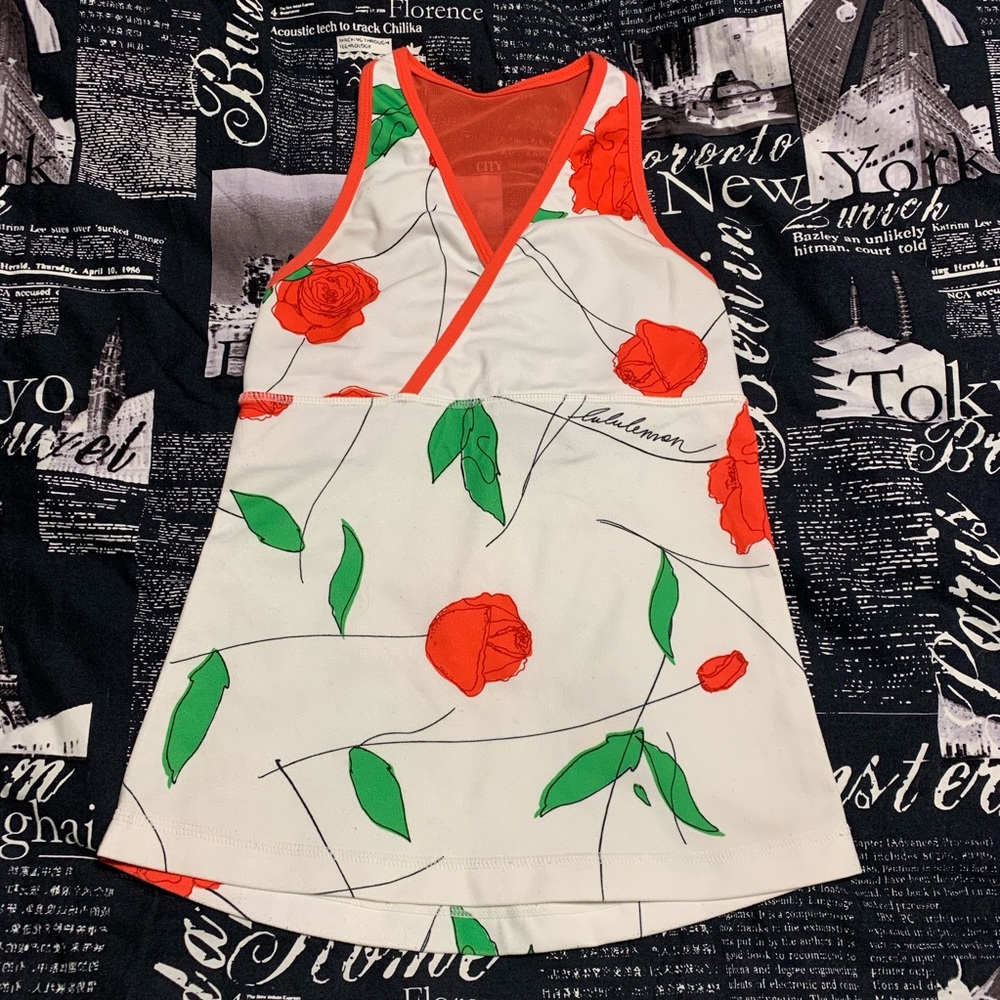 Rose pattern Lululemon tank top size 4/2